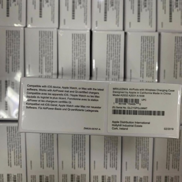 Apple AirPods - Picture 3 of 3